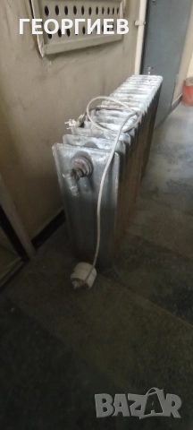 Продавам чугунен радиатор 17 ребра,приспособен с електрически нагревател, работи с вода., снимка 3 - Други инструменти - 52280311