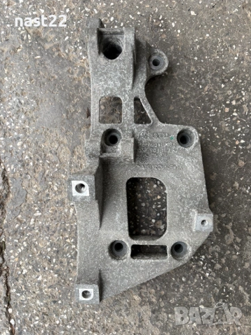 Конзола (стойка) алтернатор и компресор климатик Фолксваген Голф 5 1.6, снимка 4 - Части - 53044216