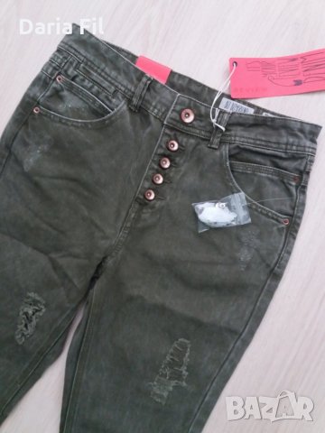 Дънки с накъсан ефект и леко увиснало дъно в милитъри зелен и в розов цвят, снимка 4 - Дънки - 28605692