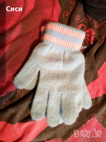 Плетени детски ръкавици, снимка 4 - Шапки, шалове и ръкавици - 38917700
