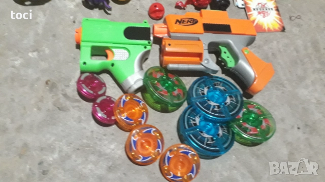 Лот детски играчки комплект пумпали Бейблейд Бакуган топчета и карти, снимка 10 - Колекции - 52138400