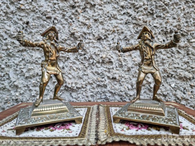 Антикварни Бронзови Свещници Фокусник Франция- (1930-1940г), снимка 2 - Антикварни и старинни предмети - 40112344