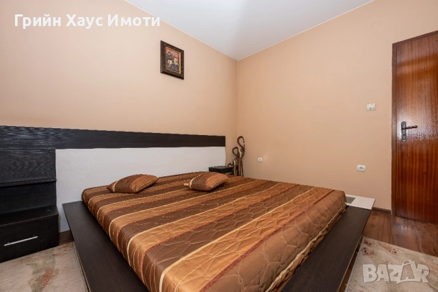 Елегантен, просторен и изключително перспективен имот в сърцето на с. Граф Игнатиево, снимка 13 - Къщи - 52485999