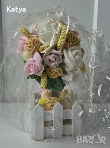 Подарък ръчно изработена декорация дръвче с цветя