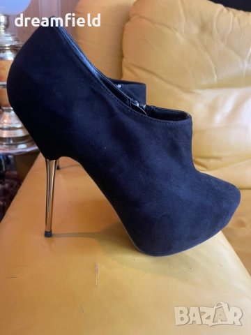 Черни обувки със златен ток