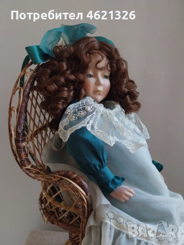 Колекционерска порцеланова кукла Александра Ashton-Drake, като нова, снимка 5 - Декорация за дома - 52043604