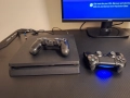 Playstation 4 slim + два оригинални контролера, снимка 2
