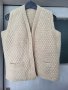Продавам вълнена жилетка ръчно плетена без ръкав, снимка 1 - Други - 37780783