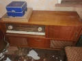 Продавам ретро радио-грамофон шкаф Хармония 103, снимка 1