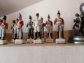 Колекция от порцеланови войници 