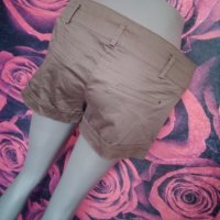 Bershka Маслено зелени къси панталонки Л , снимка 2 - Къси панталони и бермуди - 37456968