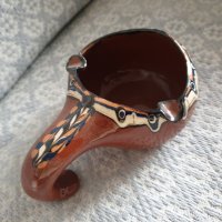 Продавам класически керамичен глинен ретро пепелник с дръжка и традиционна българска шарка, снимка 3 - Други - 39871317