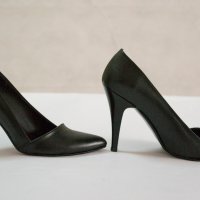 Черни обувки с висок ток марка Issimo , снимка 4 - Дамски обувки на ток - 38471516
