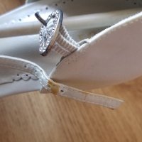 Дамски обувки бял сатен за булка, снимка 3 - Дамски обувки на ток - 32886892