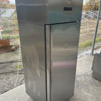 професионален хладилник вертикален profesionalen hladilnik vertikalen, снимка 1 - Обзавеждане на кухня - 43118305