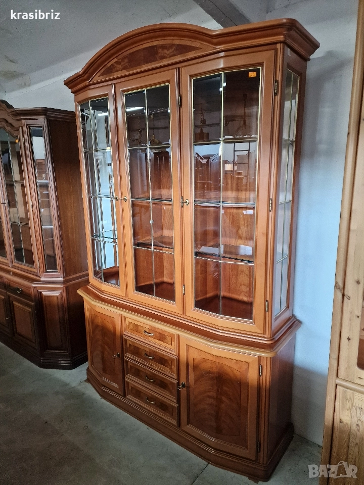 Масивна Витрина с Осветление -внос от Германия! , снимка 1