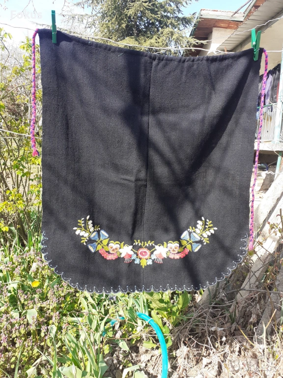 Стара автентична голяма бродирана престилка за носия, снимка 1