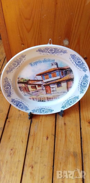 Порцеланова сувенирна чиния "Копривщица", снимка 1