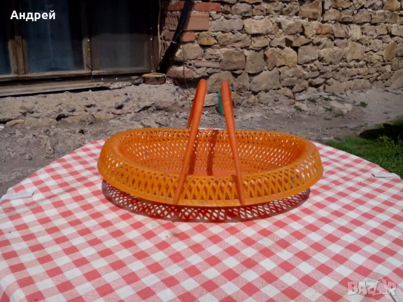 Стара пластмасова кошничка, снимка 1