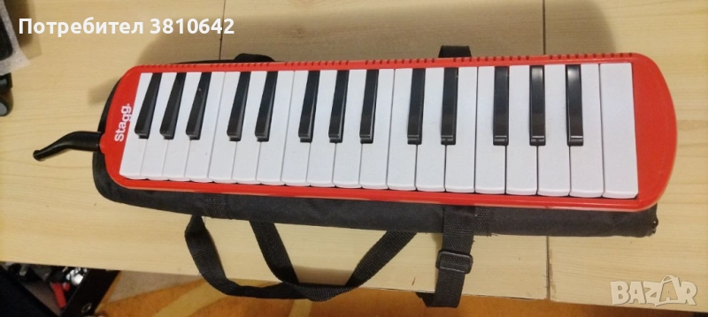 Продавам мелодика Stagg (червена), снимка 1