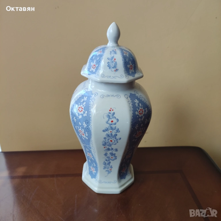 Порцеланова ваза, снимка 1