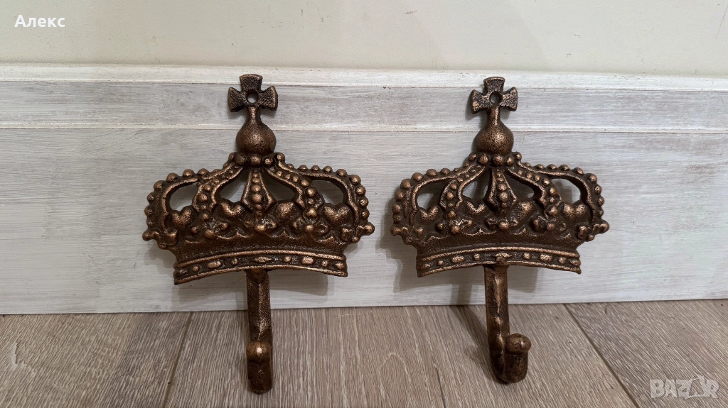 Масивна чугунена закачалка, корона., снимка 1