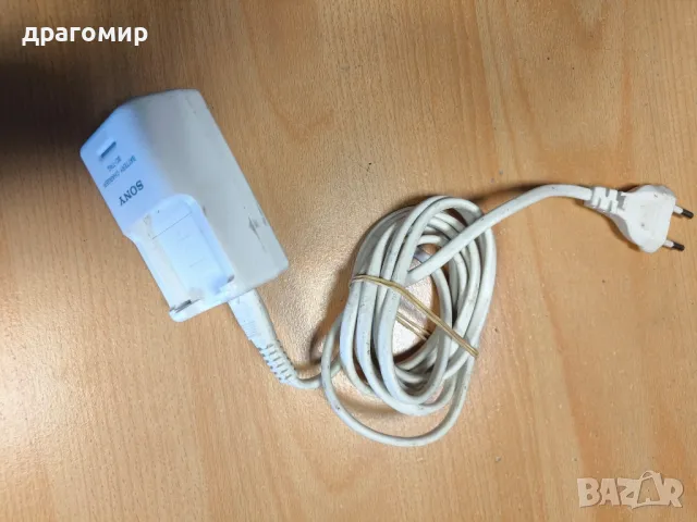 SONY BC-TRG BATTERY CHARGER , снимка 2 - Батерии, зарядни - 47691298