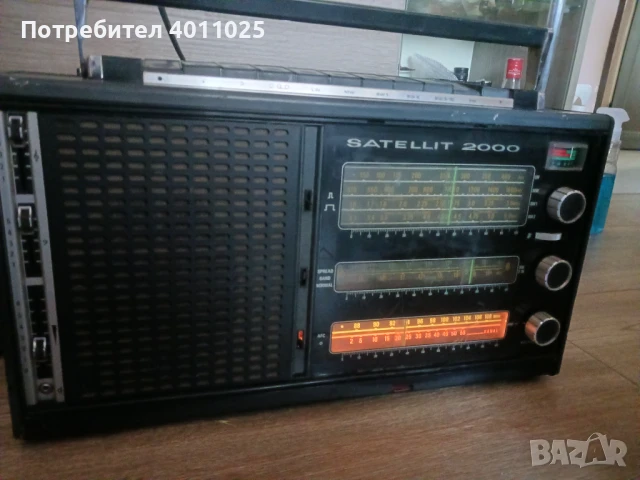 Радио grundig satellit 2000, снимка 2 - Радиокасетофони, транзистори - 50675795