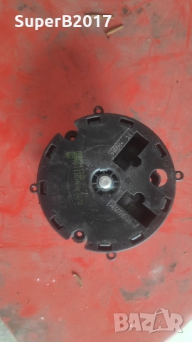 Продавам - моторче дясно огледало за Форд Фиеста