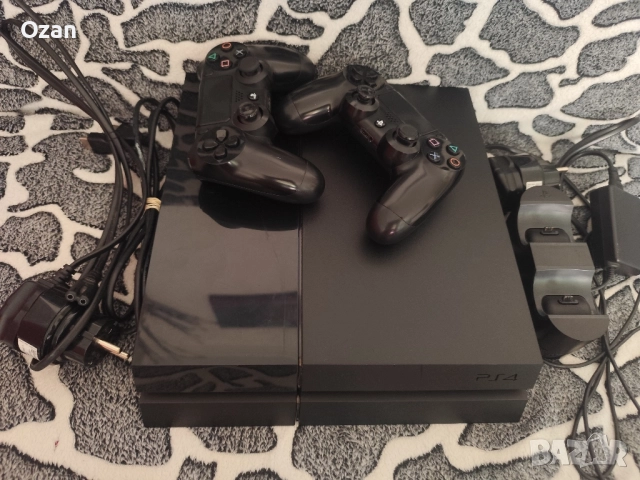 Продавам PlayStation 4 Slim - 500GB
