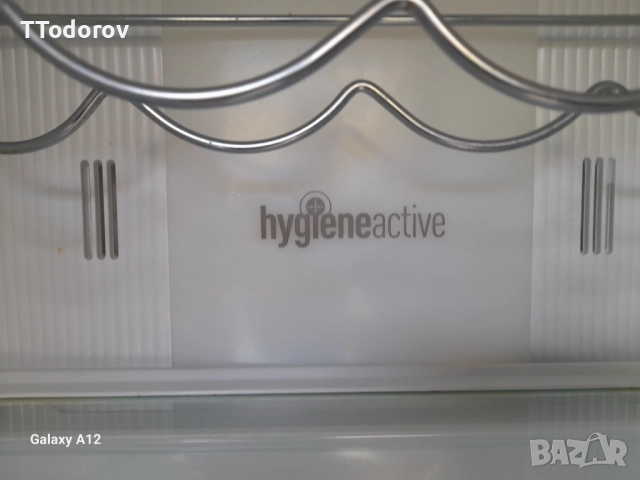 Хладилник с фризер Panasonic, NR BG53V2 , снимка 4 - Хладилници - 52696286