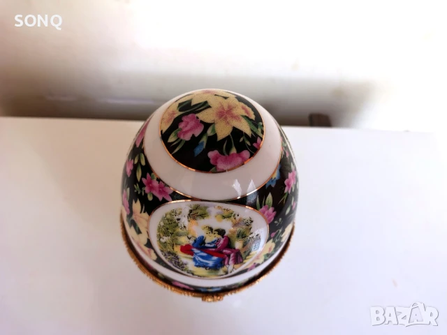 Красиво Порцеланово Яйце-Кутия за Бижута-Лимож, снимка 2 - Антикварни и старинни предмети - 51146440