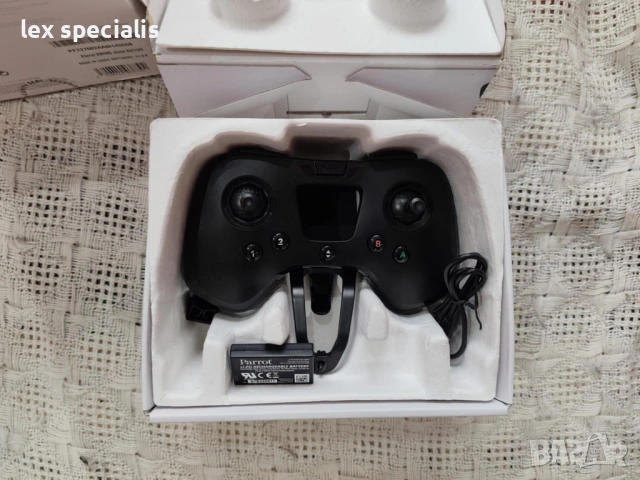 Хибриден дрон Parrot Swing с контролер Flypad като нов, снимка 11 - Дронове и аксесоари - 53221394