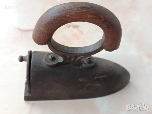 Малка ретро ютия №2, снимка 2 - Антикварни и старинни предмети - 48126648