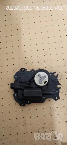 Машинка централно заключване Audi A8 Sedan 4E, снимка 4 - Части - 48933820