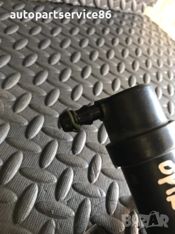 Помпа за измиване на десния фар за KIA Opirus 3.5 (2006), снимка 2 - Части - 53274064