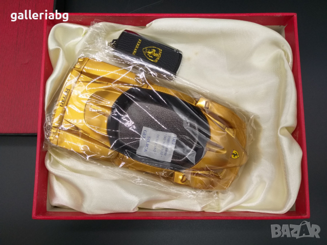 Пепелник кола Ferrari със запалка ключодържател 