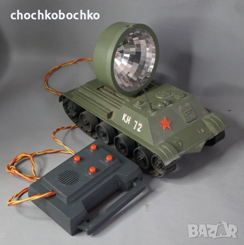 Стара Руска пластмасова играчка модел танк с прожектор