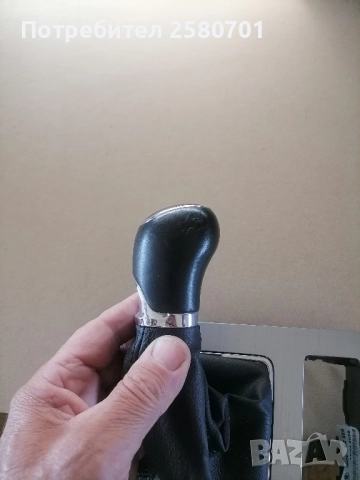 Продавам оригинална кожена топка с маншон за скоростен лост за Шкода Октавия 2016_2020г , снимка 6 - Аксесоари и консумативи - 51642232