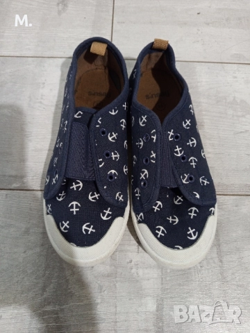 Подарявам обувки за момче 