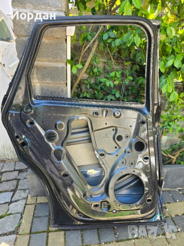 Задна лява врата за Porsche Macan с лайсна, снимка 3 - Части - 50452237