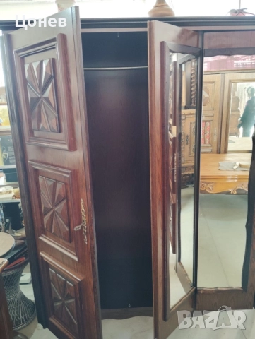 Четирикрилен гардероб, снимка 4 - Гардероби - 52152881