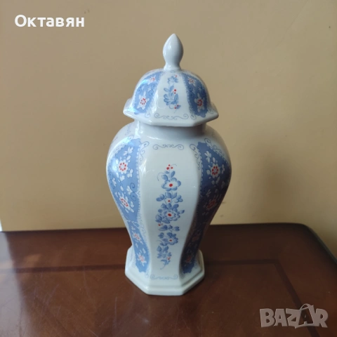 Порцеланова ваза