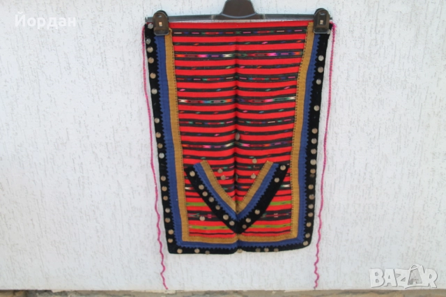 Престилка със сърма и сребърни монети, снимка 2 - Антикварни и старинни предмети - 52724044