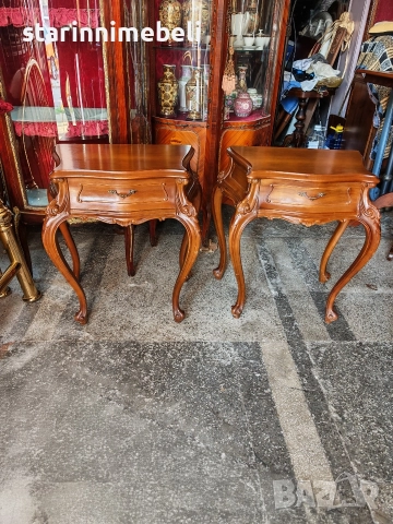 Чифт антикварни нощни шкафчета 