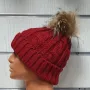 Нова дамска плетена шапка с помпон/пух в червен цвят, снимка 3
