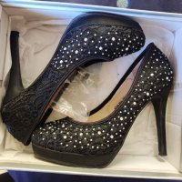 Дамски официални обувки на висок ток черни с дантела и камъни 