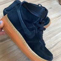 Оригинални кецове Nike Air Force 1 07 Suede Black! 36,5 н, снимка 1 - Кецове - 43208785