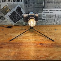 Лампа направена от стар фотоапарат , снимка 1 - Настолни лампи - 43321428