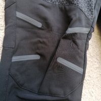 Продавам нов красив дамски черен зимен софт шел панталон влагоустойчив и ветроустойчив Black Yak , снимка 3 - Панталони - 42990113